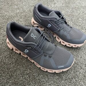 On cloud Cloud 5 lifestyle shoe